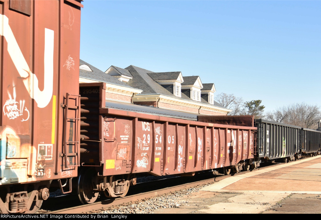 295405